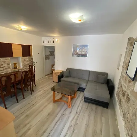 Dalmata Garden Apartman *