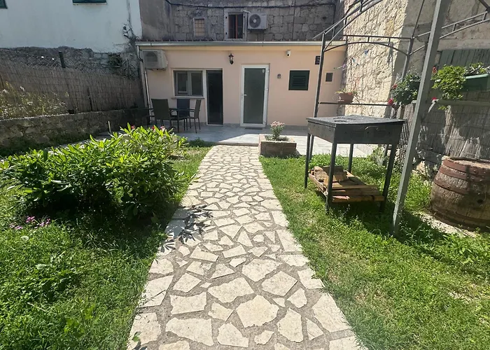 Dalmata Garden Apartman *